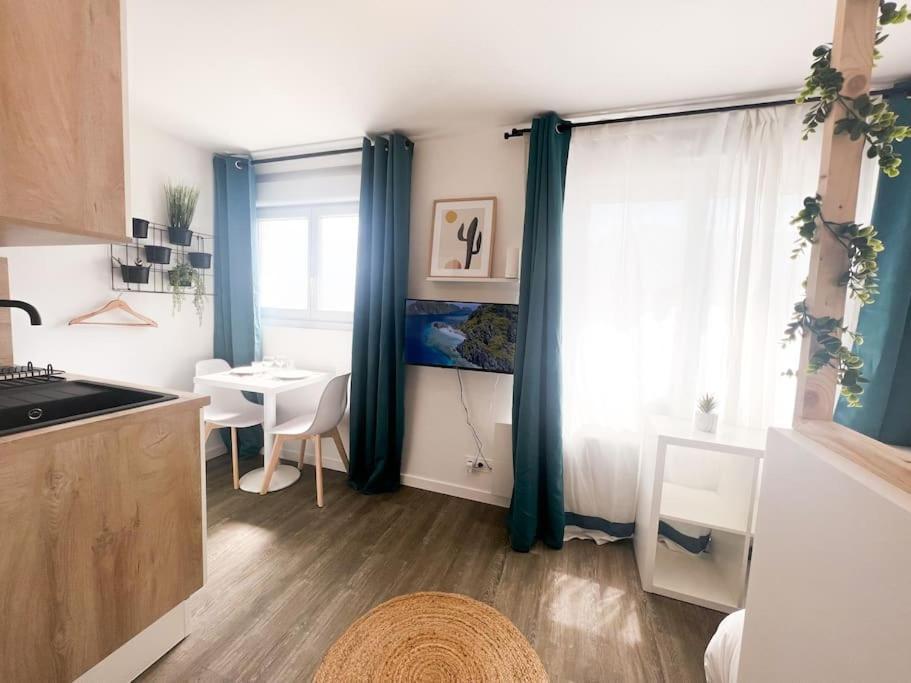 Suite Le Studio Litchi Baigne De Lumieres & Proche Des Plages Сен-Назер Экстерьер фото